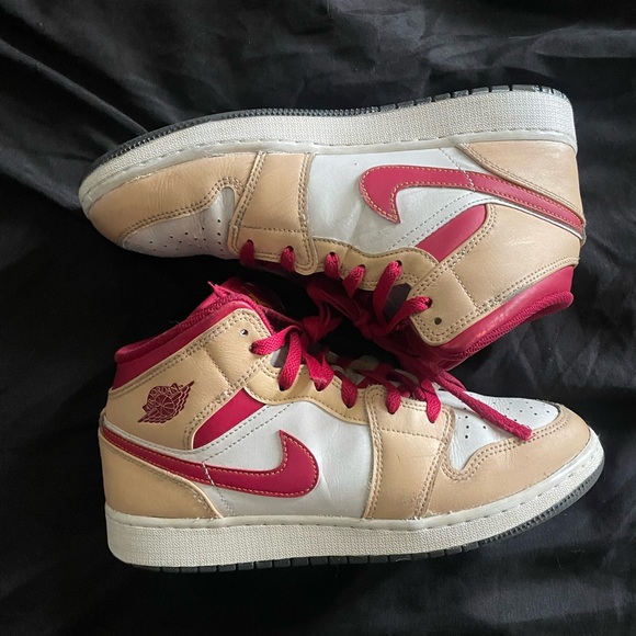 Jordan Mid 1 Light Curry Cardinal size 7 send me an offer. - Picture 2 of 5